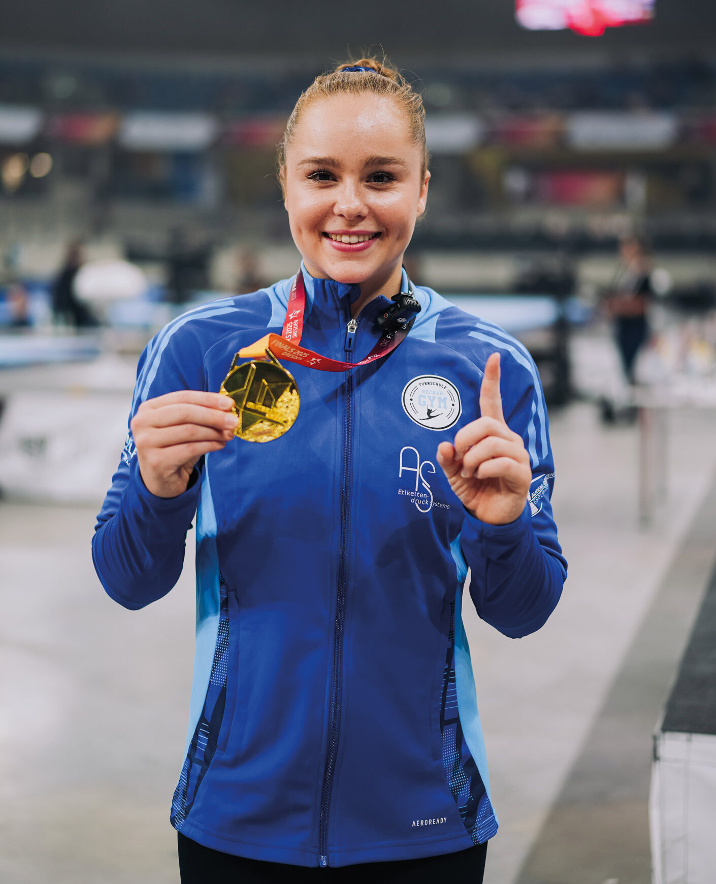 Meolie---Portrait-mit-Medaille